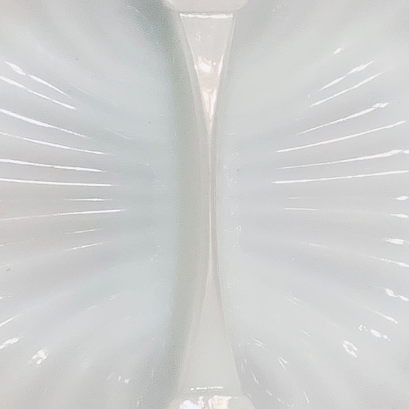 Vintage Avon Symmetrical Seashell Milk Glass Dish 1970's Vanity Dish. - Picture 4 of 10